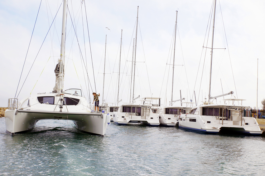 catamarans taille XXL surle port de plaisance de Frontignan