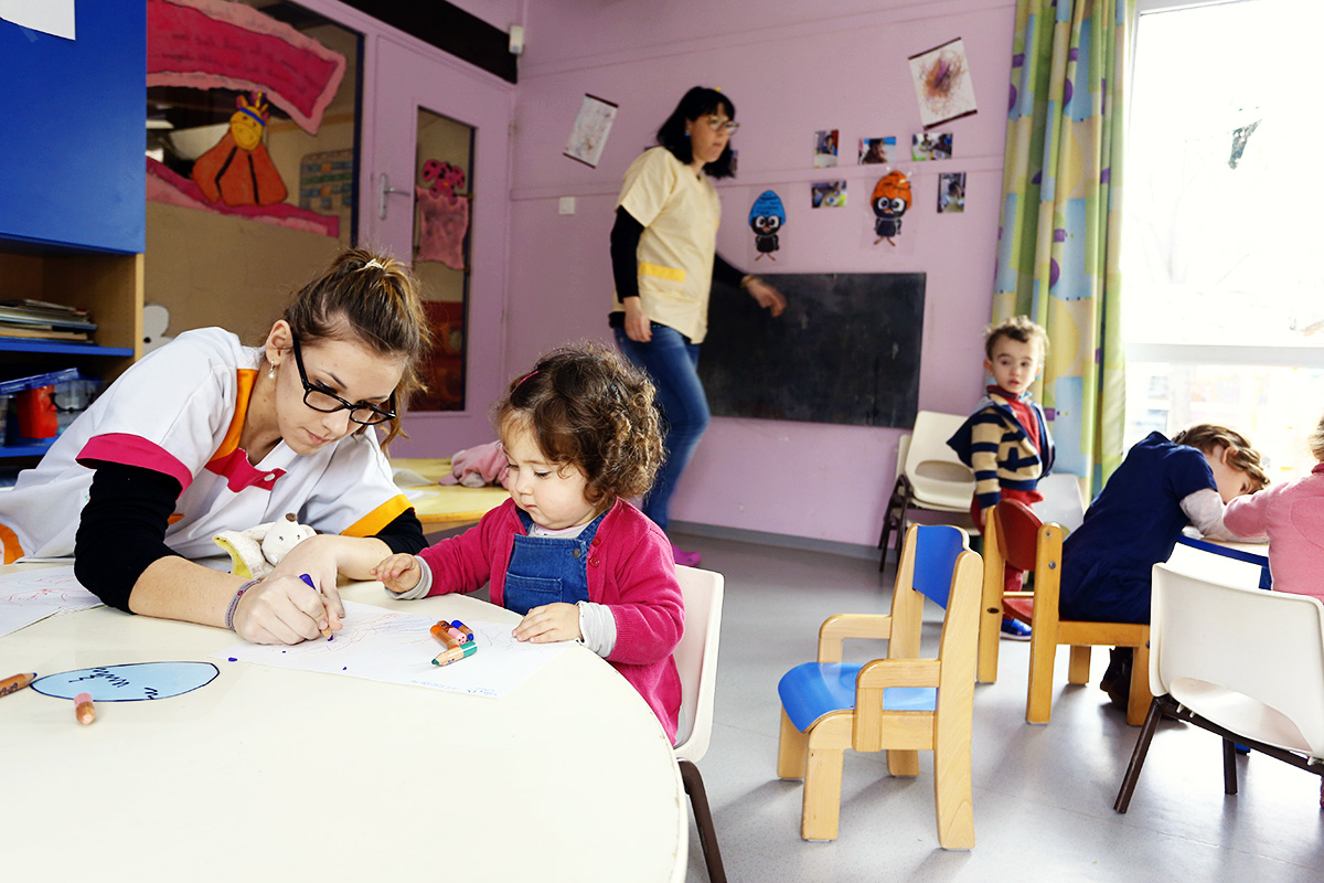 Les jeunes enfants et les ciseaux. - RPE (Relais Petite Enfance