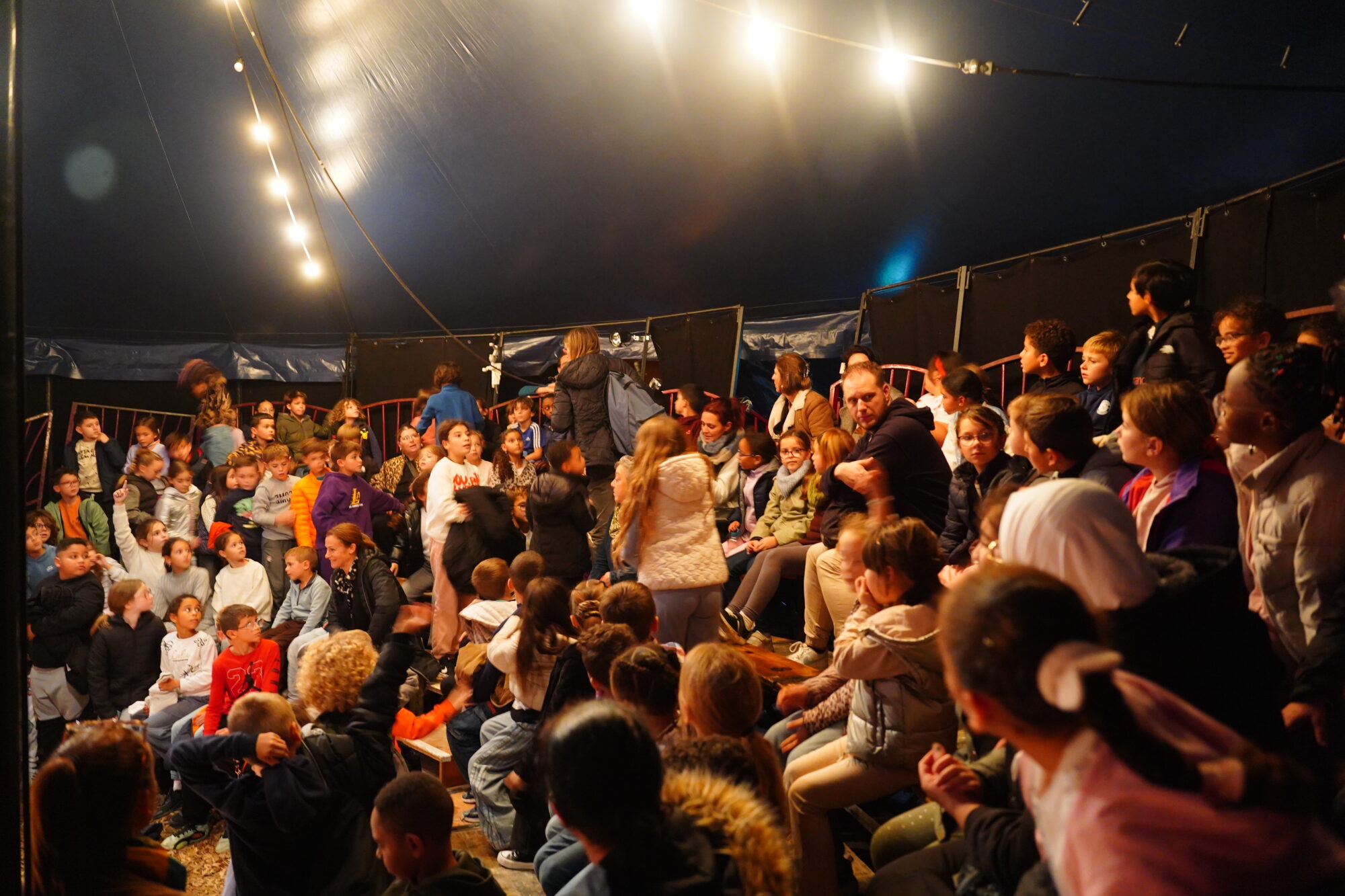 251114_SPECTACLE_CIRQUE_SCOLAIRE_CULTURE_ECOLE_DELEMOTTE (27)