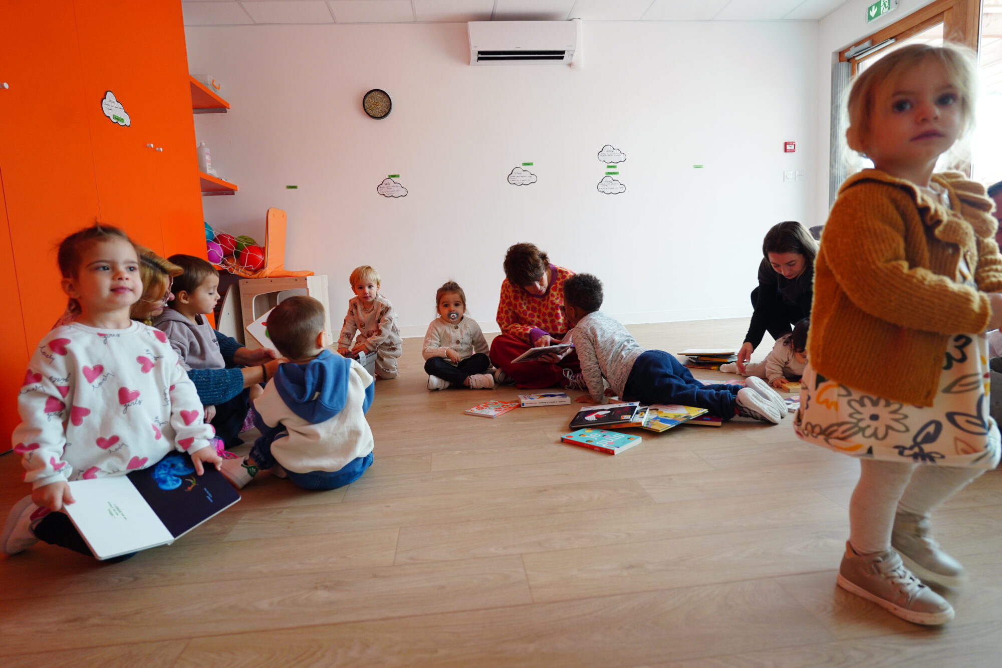 251120_LECTURE_CONTE_CRECHE_ENFANT_AGENT_DELEMOTTE (12)