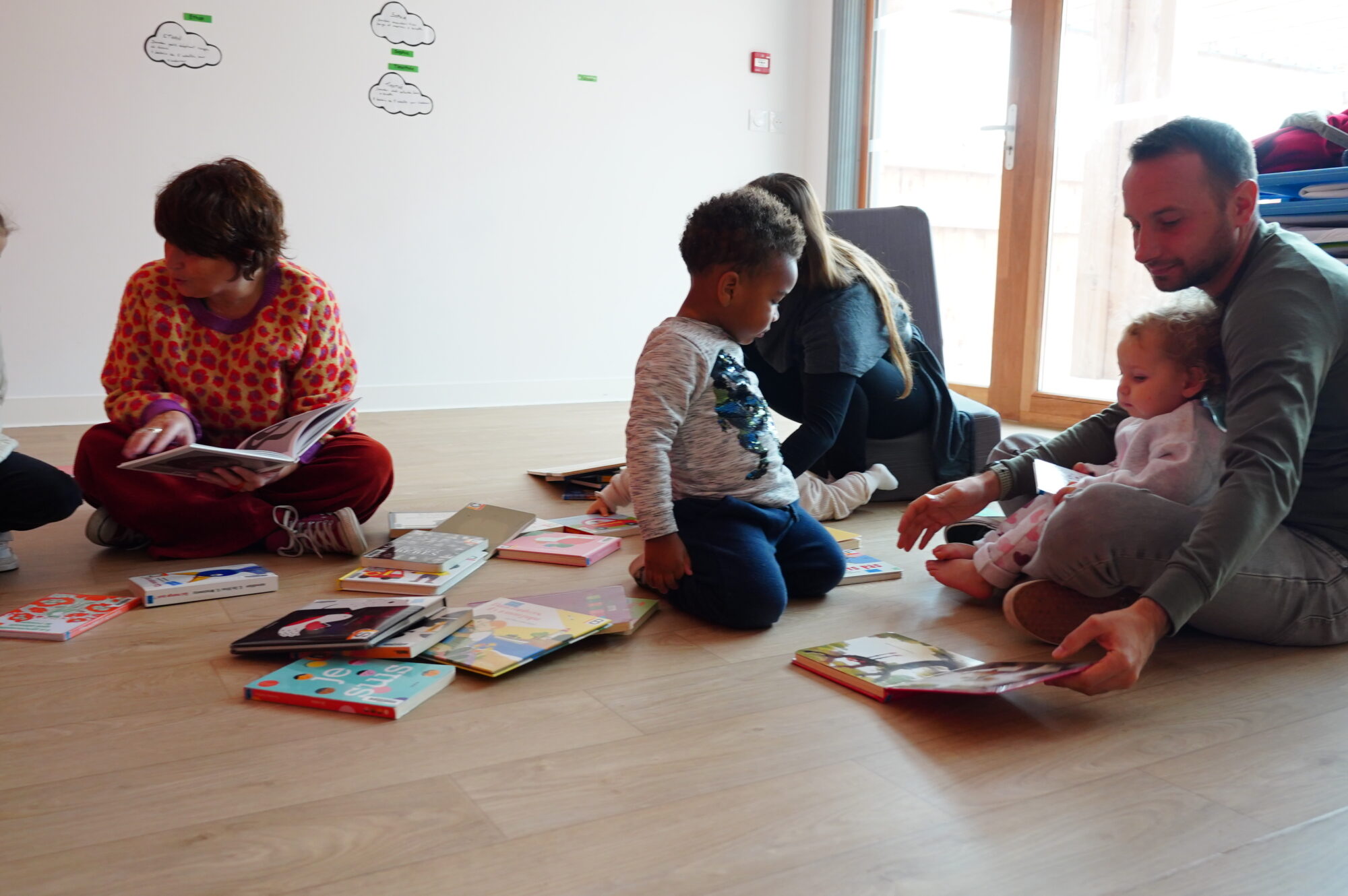 251120_LECTURE_CONTE_CRECHE_ENFANT_AGENT_DELEMOTTE (16)