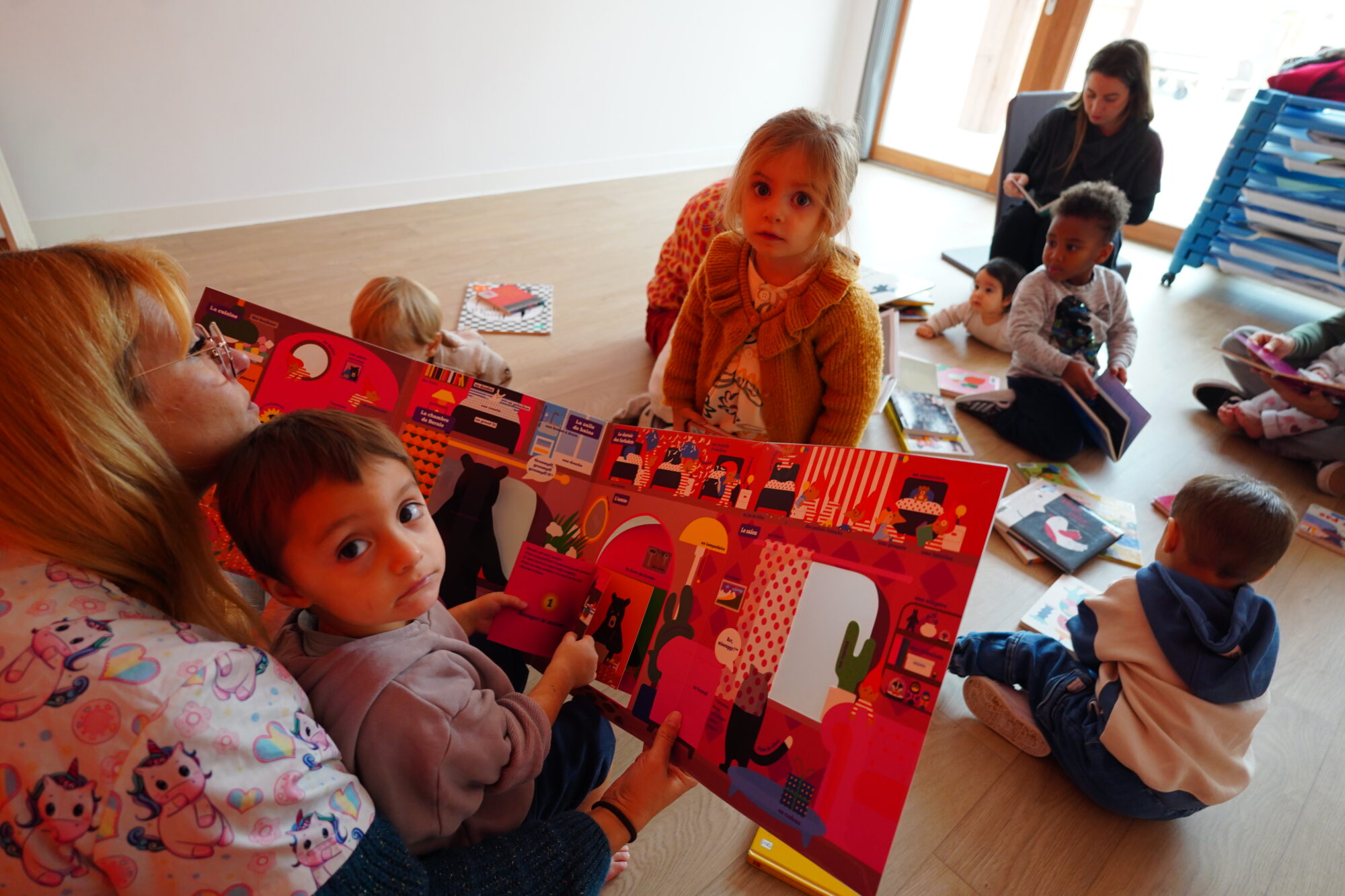 251120_LECTURE_CONTE_CRECHE_ENFANT_AGENT_DELEMOTTE (5)