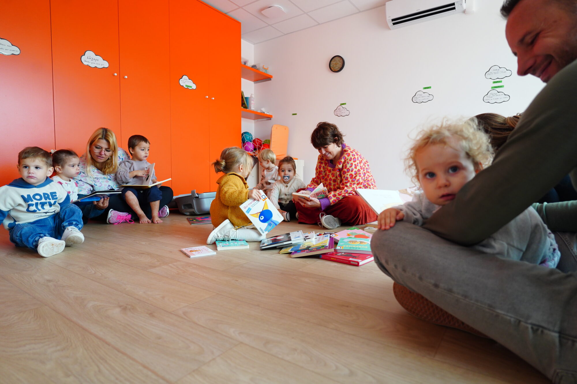 251120_LECTURE_CONTE_CRECHE_ENFANT_AGENT_DELEMOTTE (8)