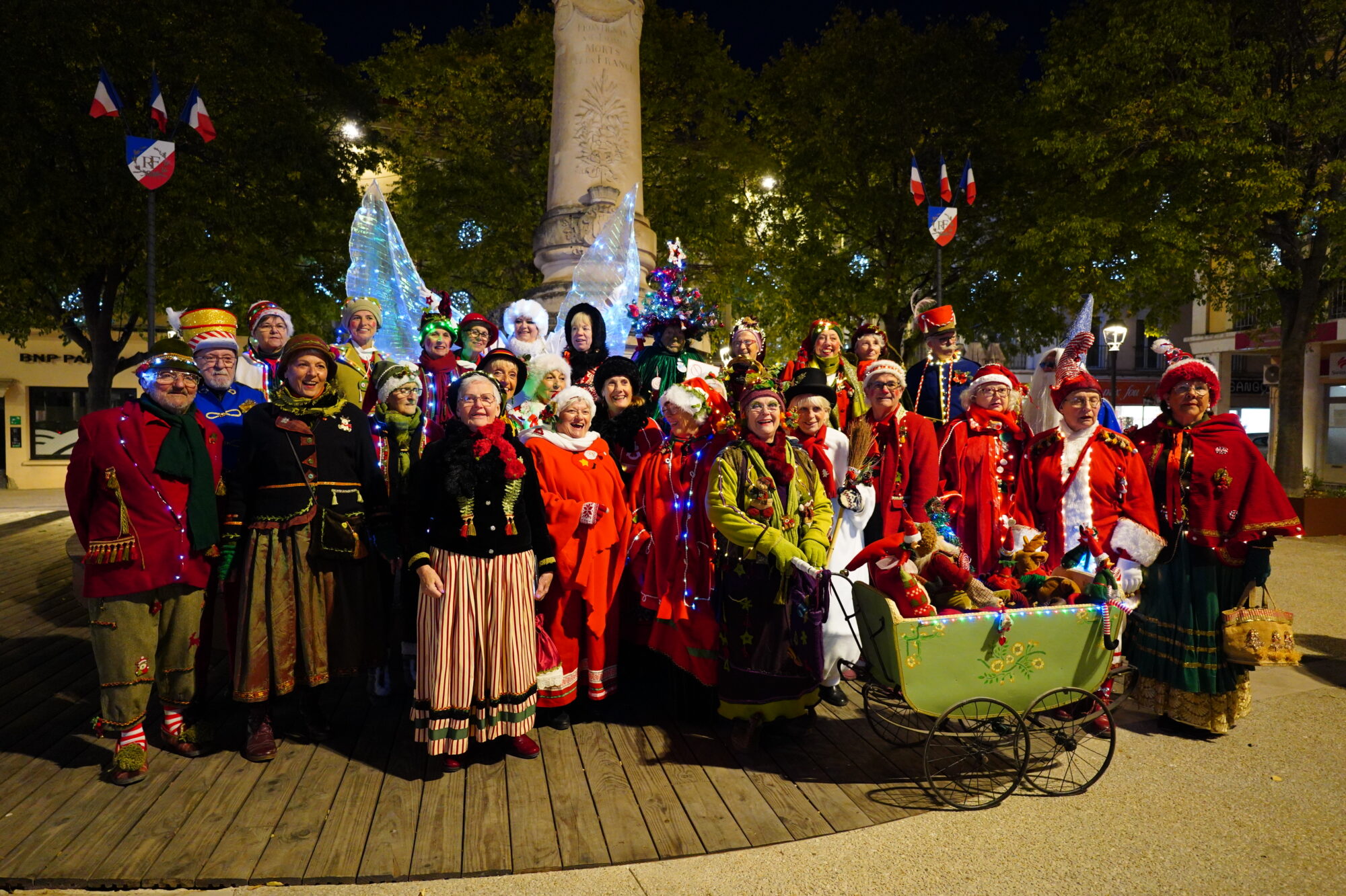 251127_OUVERTURE_FETE_FIN_ANNEE_DEFILE_BODEGA_ELU_NOEL_DELEMOTTE (17)