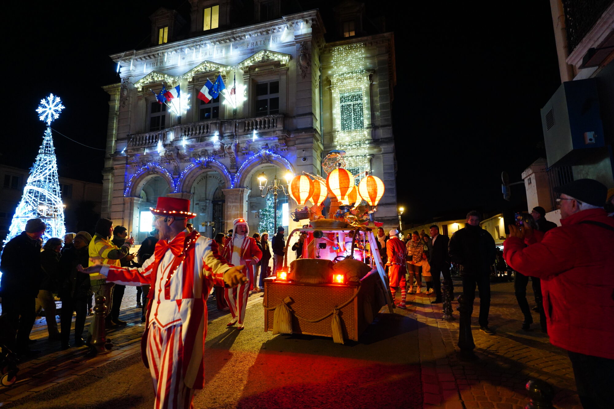 251127_OUVERTURE_FETE_FIN_ANNEE_DEFILE_BODEGA_ELU_NOEL_DELEMOTTE (56)