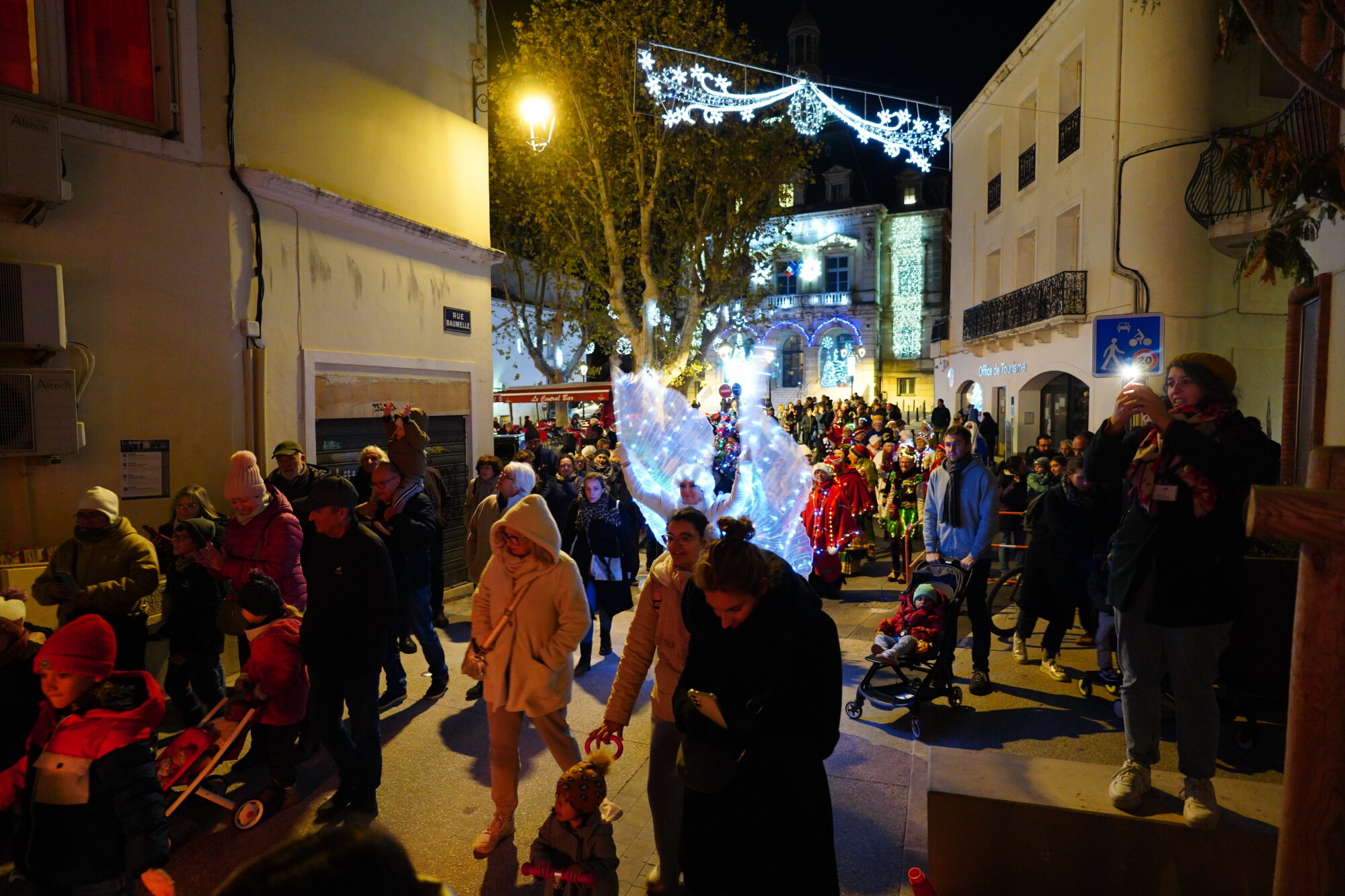 251127_OUVERTURE_FETE_FIN_ANNEE_DEFILE_BODEGA_ELU_NOEL_DELEMOTTE (73)