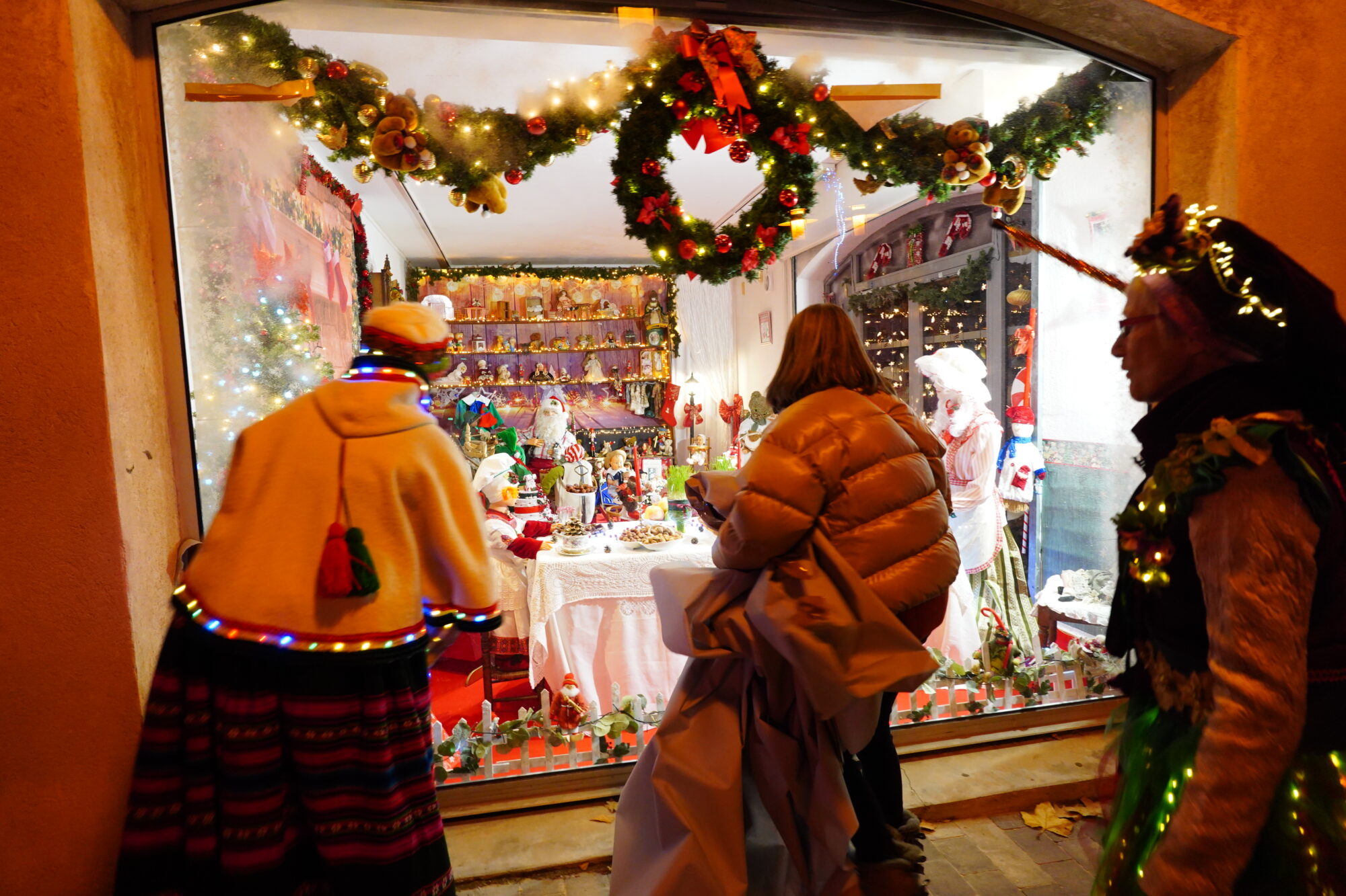 251127_OUVERTURE_FETE_FIN_ANNEE_DEFILE_BODEGA_ELU_NOEL_DELEMOTTE (80)