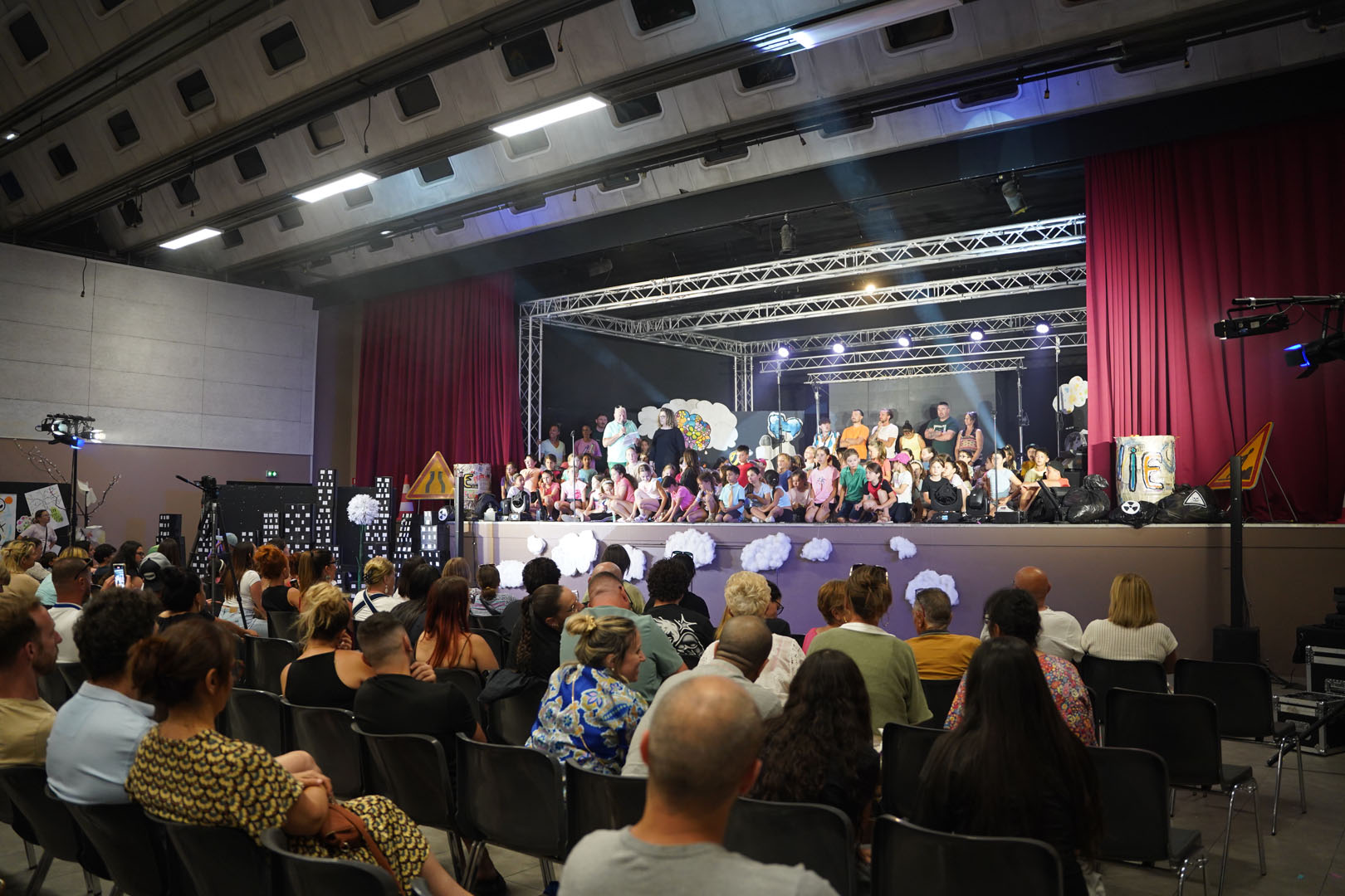 260605_INSTANT_FAMILLES_SPECTACLE_PAGNOL_LAVANDINS_SALLE_DE_L_AIRE_AL (96)