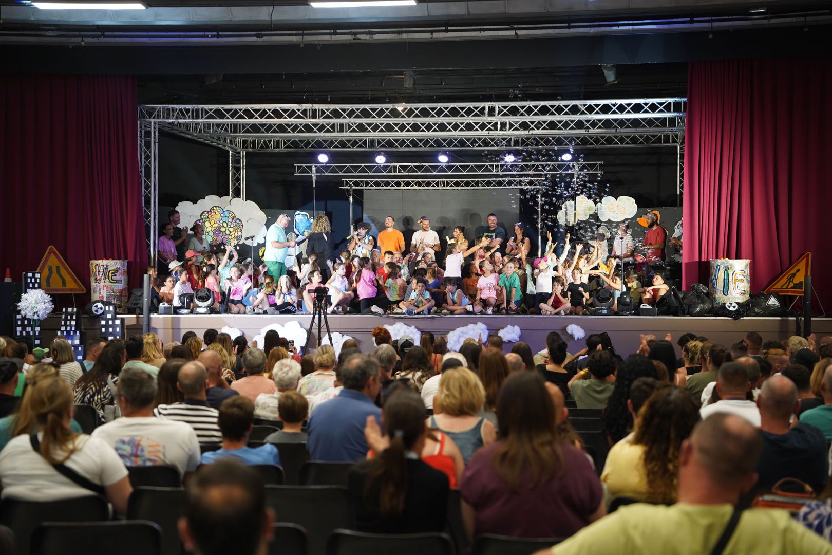 260605_INSTANT_FAMILLES_SPECTACLE_PAGNOL_LAVANDINS_SALLE_DE_L_AIRE_AL (98)